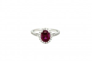 White Gold ring with IGI certified oval ruby and diamonds