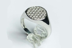 White gold Chevalier ring with pavè diamonds